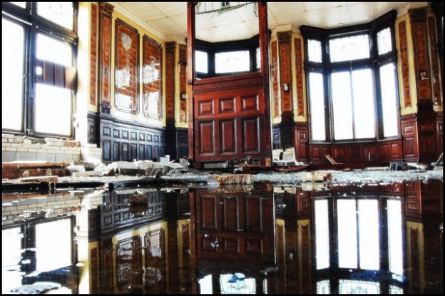 Top 8 Signs Of Water Damage