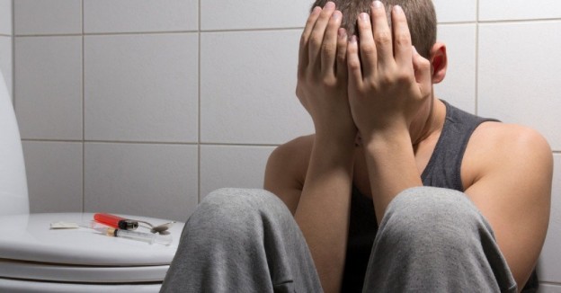 4 Telltale Signs Of Marijuana Addiction